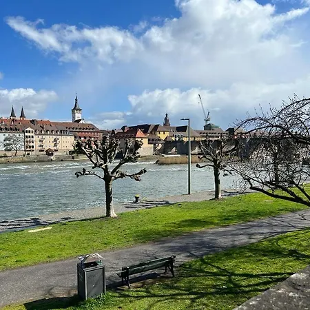 Stilvolle An Der Alten Mainbruecke Wurzburgo